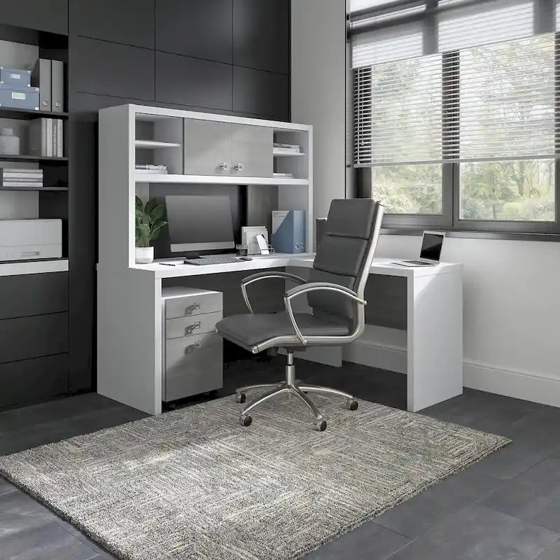 Bureau d'angle Echo avec étagère et tiroirs, par Bush Business Furniture