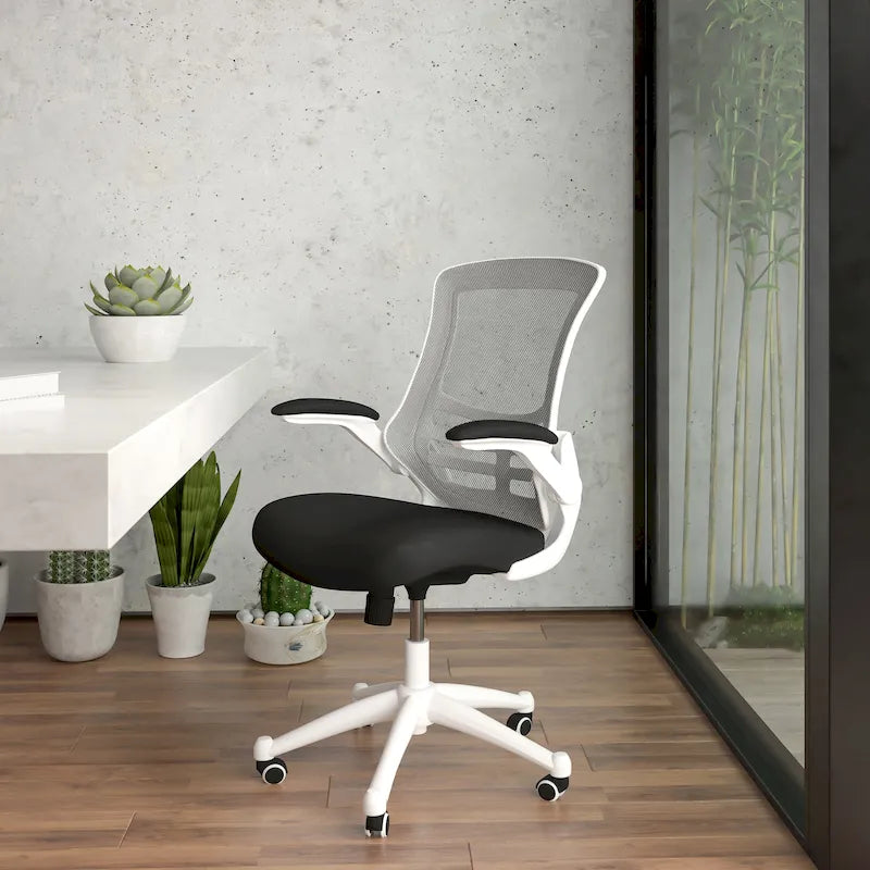 Chaise de bureau ergonomique pivotante en maille à dossier mi-haut avec accoudoirs relevables