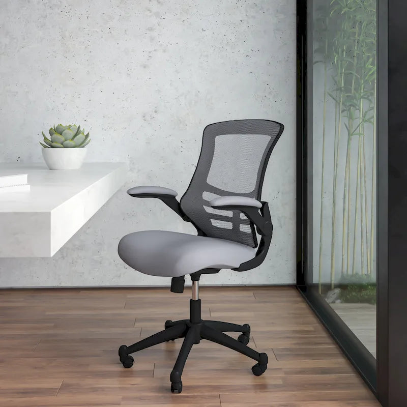 Chaise de bureau ergonomique pivotante en maille à dossier mi-haut avec accoudoirs relevables