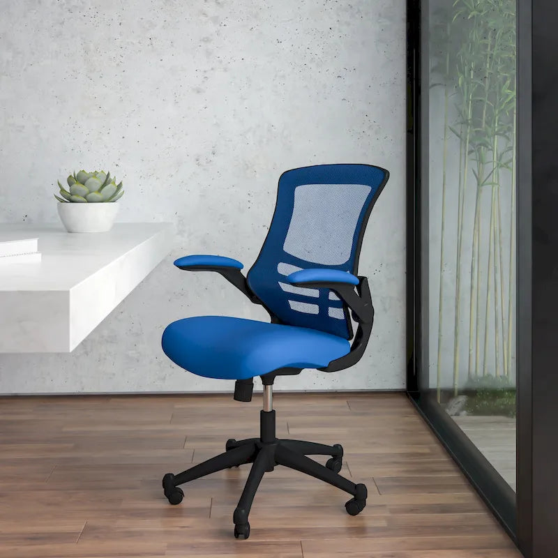 Chaise de bureau ergonomique pivotante en maille à dossier mi-haut avec accoudoirs relevables