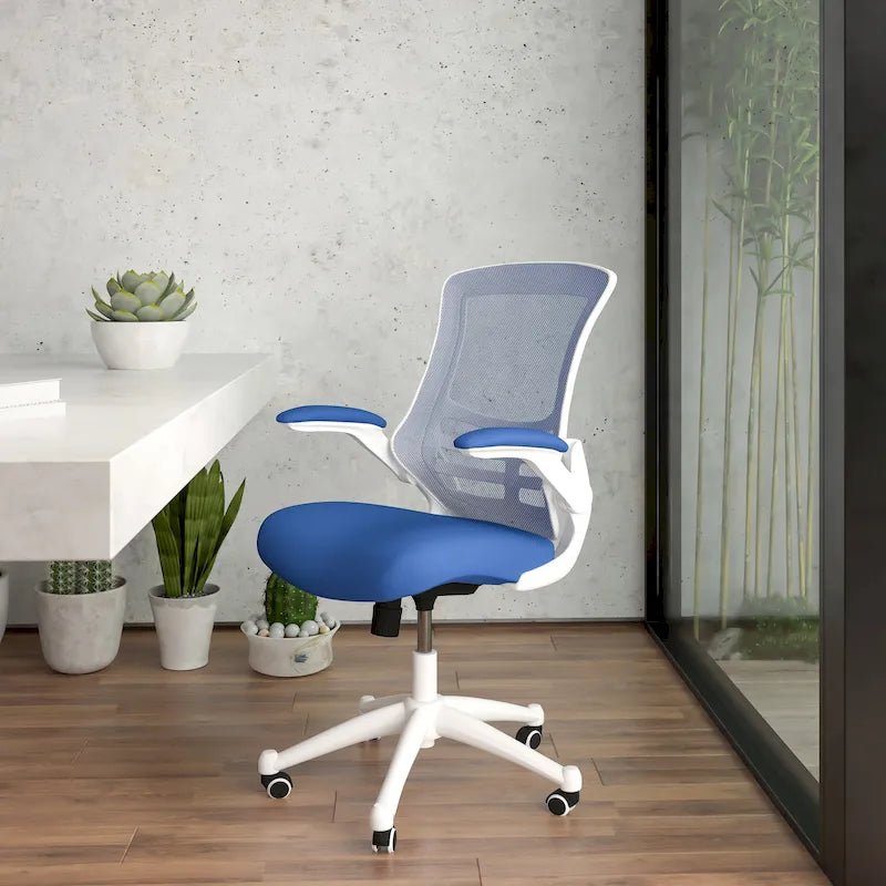 Chaise de bureau ergonomique pivotante en maille à dossier mi-haut avec accoudoirs relevables