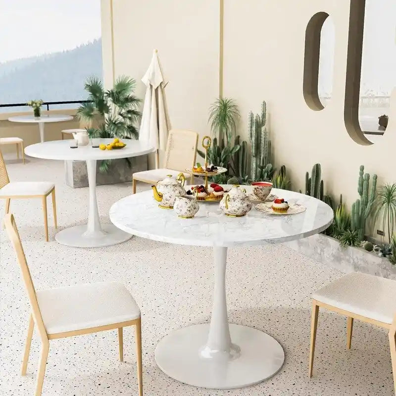 Table de cuisine ou de salle à manger ronde Grondin de style moderne du milieu du siècle, avec plateau en MDF de qualité supérieure et pied central en acier.