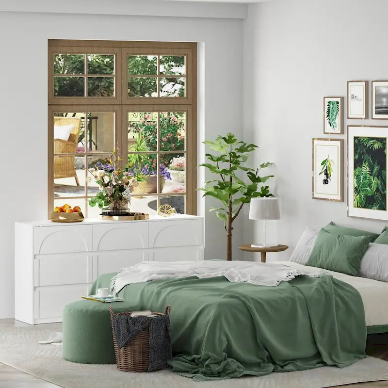 Commode blanche à 9 tiroirs au design moderne et dotée de dispositifs de sécurité